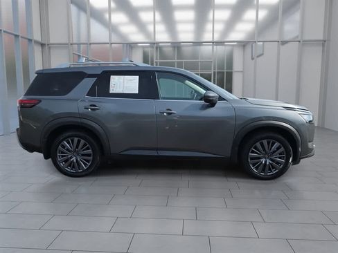 Used 2023 Nissan Pathfinder SL w/ SL Premium Package AWD/4WD image 2