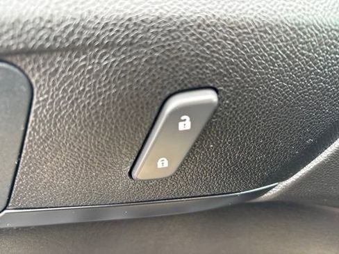 Used 2016 Chevrolet Traverse LT image 12