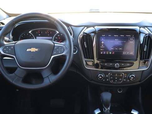 Used 2023 Chevrolet Traverse LT image 16