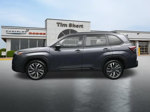 Used 2025 Subaru Forester Touring AWD/4WD image 2
