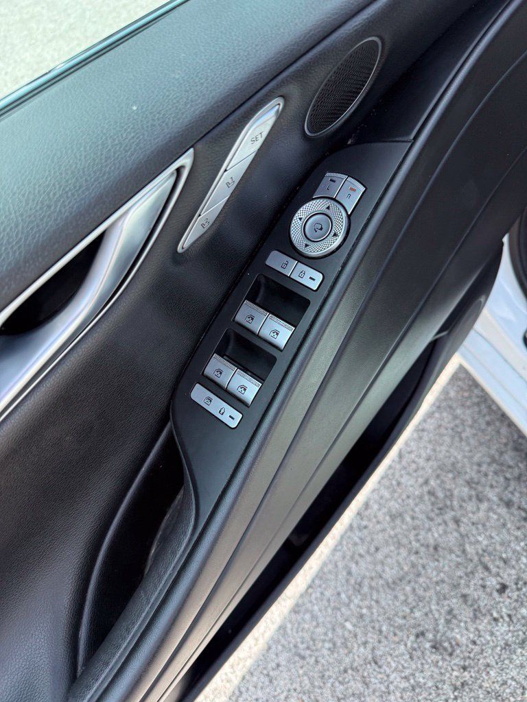 Used 2022 Genesis G80 2.5T RWD image 11