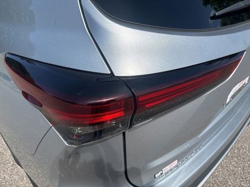 Used 2024 Toyota Highlander XSE FWD image 10