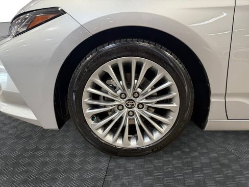 Used 2022 Toyota Avalon Limited image 19
