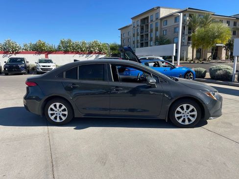 Used 2025 Toyota Corolla LE image 3
