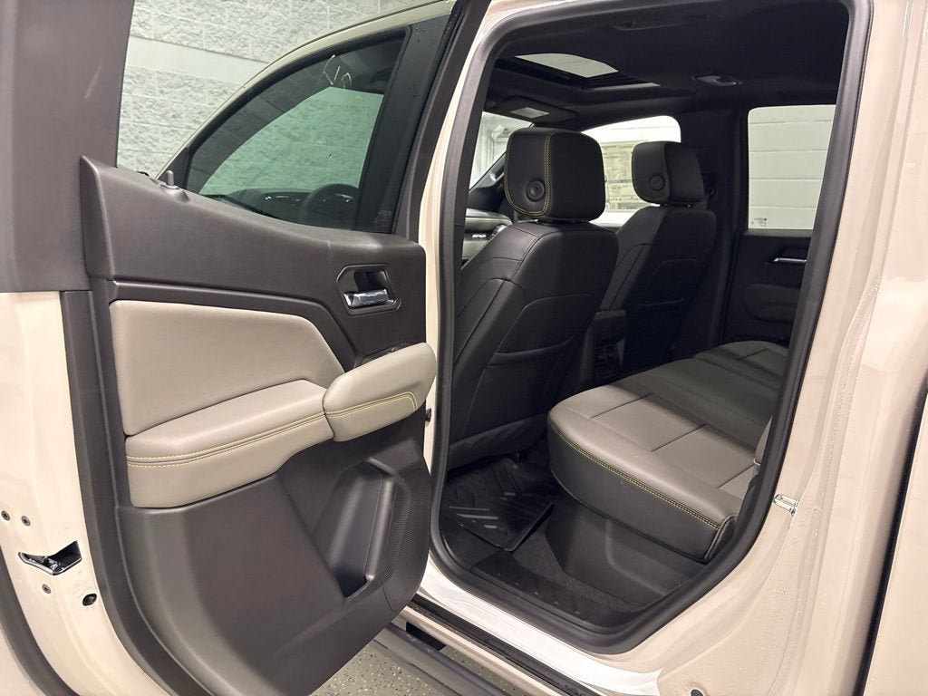 New 2026 Chevrolet Colorado ZR2 w/ Technology Package AWD/4WD image 31