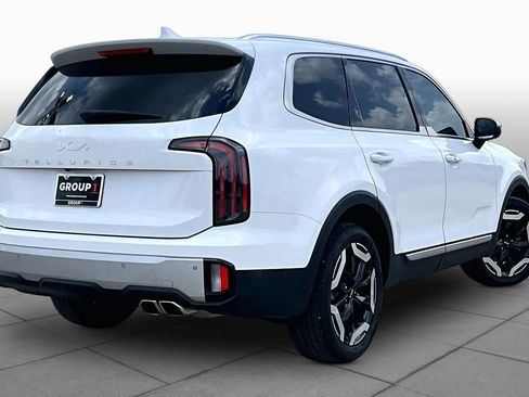 Used 2024 Kia Telluride EX w/ EX Captain's Chair Package FWD image 11