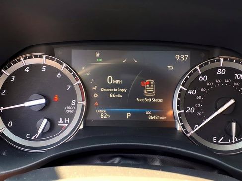 Used 2022 Toyota Highlander XLE FWD image 25