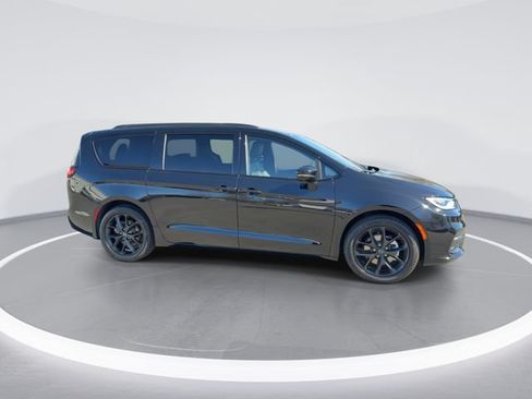 New 2026 Chrysler Pacifica Limited w/ S Appearance Package FWD image 9