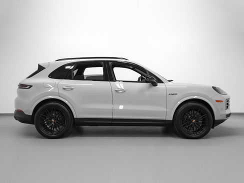 Certified 2026 Porsche Cayenne E-Hybrid AWD/4WD image 13