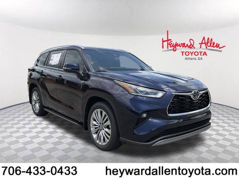 New 2026 Toyota Highlander Platinum AWD/4WD image 1