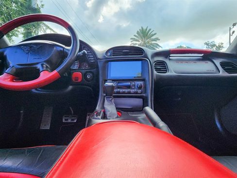 Used 2004 Chevrolet Corvette Coupe w/ Roof Package RWD image 22