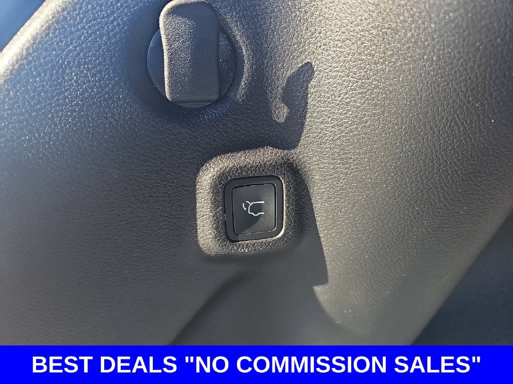 Used 2023 Jeep Compass Latitude w/ Sun and Sound Group AWD/4WD image 13