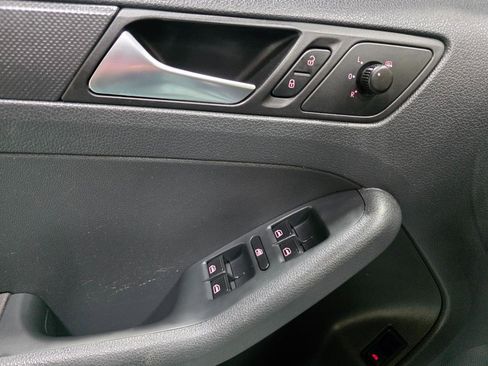 Used 2012 Volkswagen Jetta S image 18