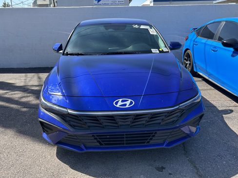 Used 2024 Hyundai Elantra SE FWD image 4