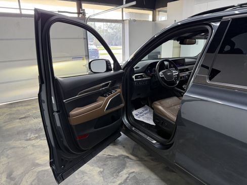 Used 2022 Kia Telluride SX w/ SX Prestige Package AWD/4WD image 8