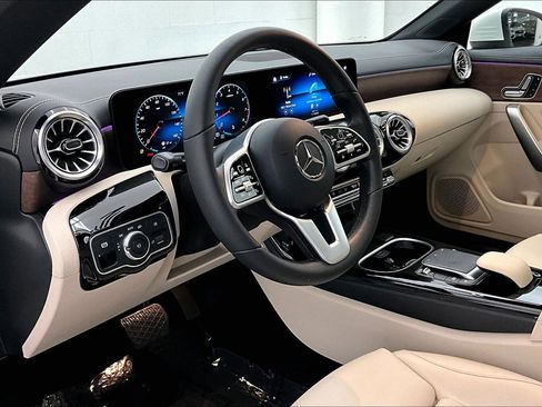 Used 2022 Mercedes-Benz CLA 250 image 18