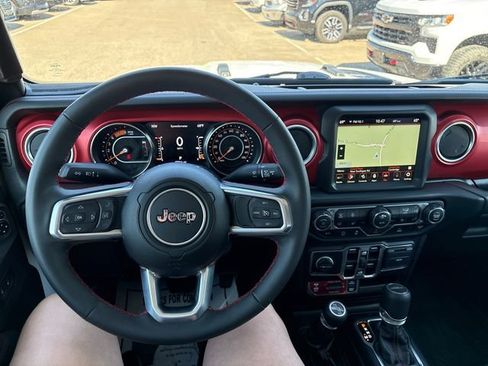 Used 2023 Jeep Gladiator Rubicon w/ LED Lighting Group AWD/4WD image 10