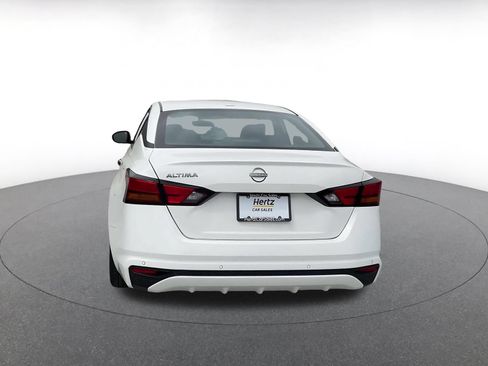 Used 2025 Nissan Altima 2.5 SV FWD image 12