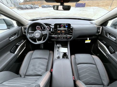 New 2025 Nissan Pathfinder Platinum w/ Lighting Package (N92) image 15