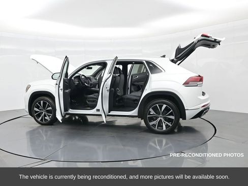 Used 2024 Volkswagen Atlas Cross Sport SEL Premium R-Line image 46