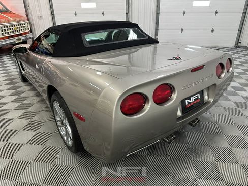 Used 2000 Chevrolet Corvette Convertible w/ Memory Pkg image 19