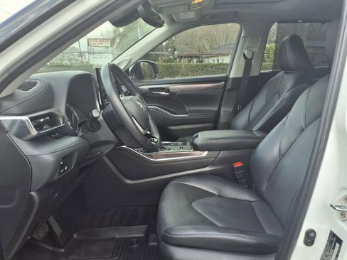 Used 2022 Toyota Highlander Limited image 17