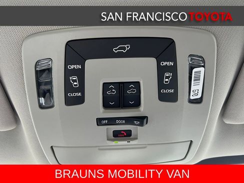 Used 2025 Toyota Sienna XLE image 41