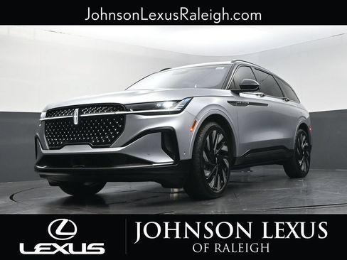 Used 2024 Lincoln Nautilus Reserve w/ Equipment Group 202A AWD/4WD image 12