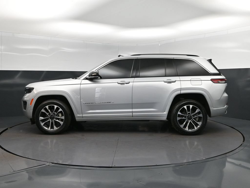 Used 2023 Jeep Grand Cherokee Overland RWD image 4