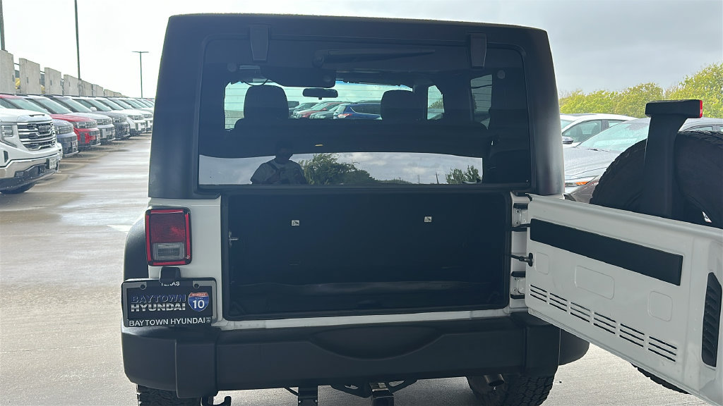 Used 2017 Jeep Wrangler Sport w/ Connectivity Group AWD/4WD image 32