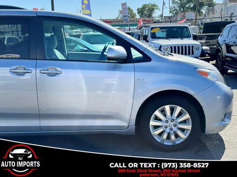 Used 2016 Toyota Sienna XLE Premium image 5