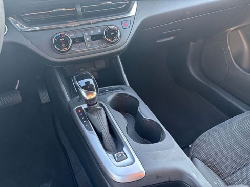 Used 2025 Buick Envista Preferred image 39