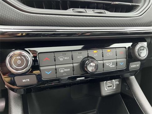 New 2025 Jeep Compass Limited w/ Sun & Sound Group image 21