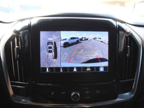 Used 2022 Chevrolet Traverse RS FWD image 24