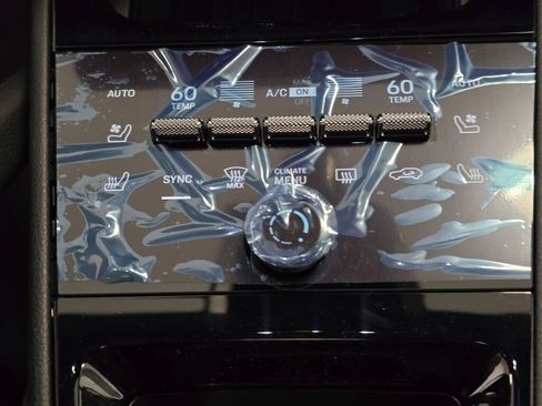 Certified 2025 Porsche Cayenne image 18