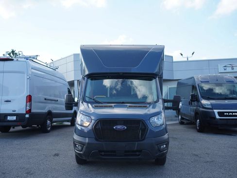Used 2022 Ford Transit 350 DRW RWD image 4