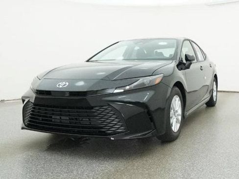 New 2026 Toyota Camry Hybrid FWD image 31