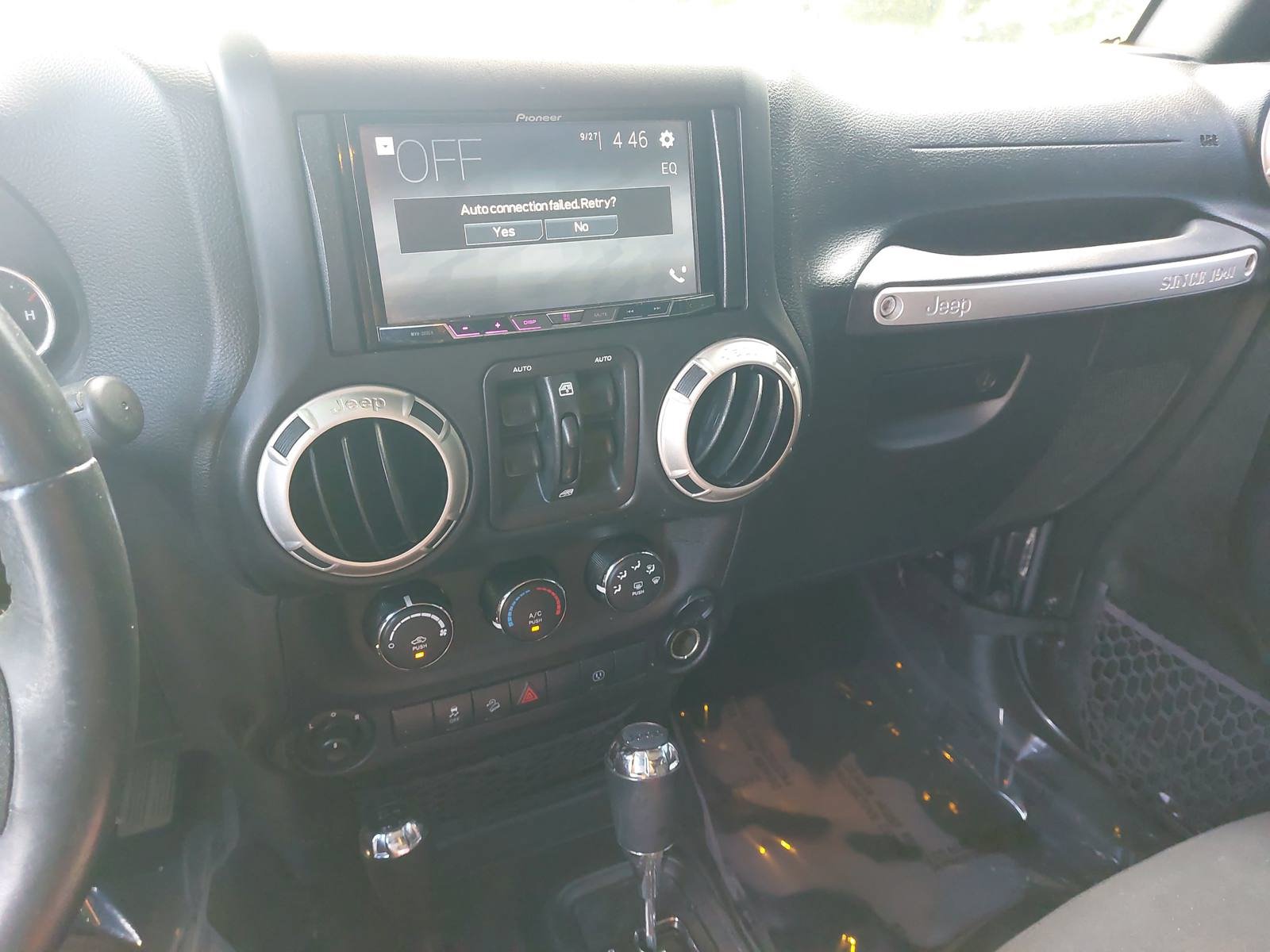 Used 2018 Jeep Wrangler Unlimited Sahara AWD/4WD image 19