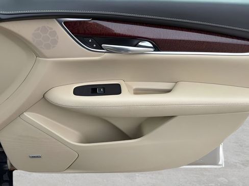 Used 2017 Cadillac XT5 Luxury image 43