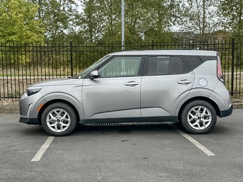 Used 2023 Kia Soul LX w/ Option Group 015 image 7