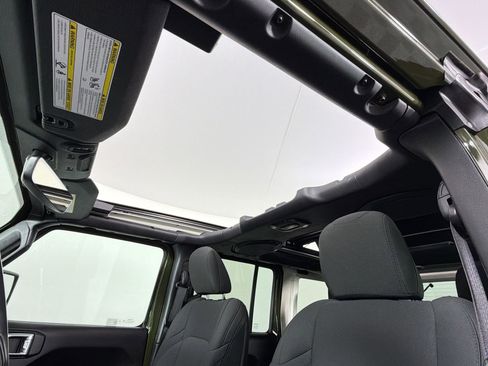 Used 2022 Jeep Wrangler Unlimited Willys image 15