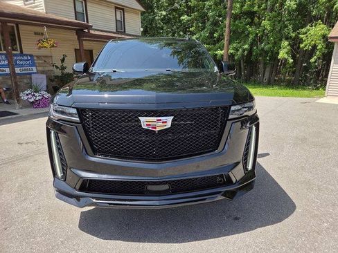 Used 2023 Cadillac Escalade ESV V AWD/4WD image 9