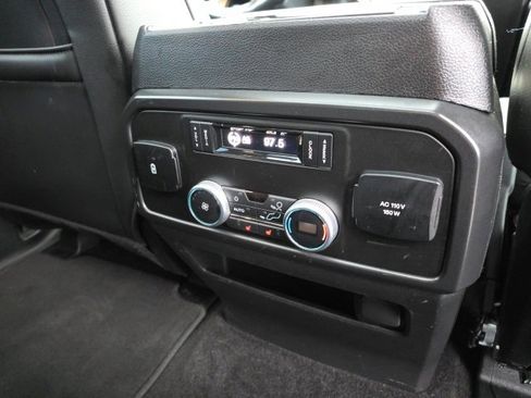 Used 2021 Ford Expedition Limited image 13