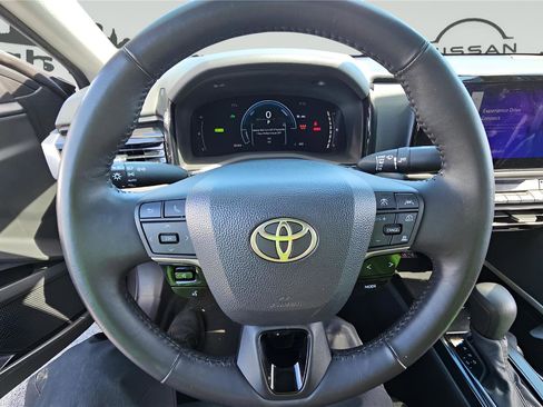 Used 2025 Toyota Camry LE w/ Convenience Package image 13