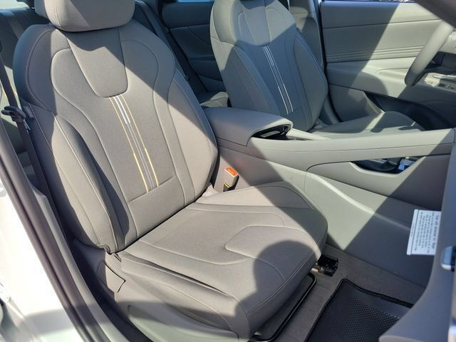 New 2026 Hyundai Elantra SEL Sport Premium FWD image 17