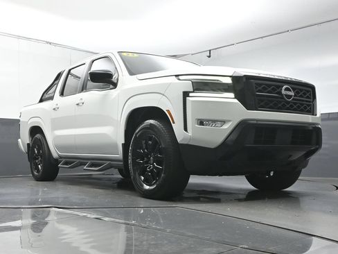 Used 2023 Nissan Frontier SV w/ Midnight Edition Package RWD image 29
