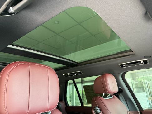Used 2025 Land Rover Range Rover SE image 14