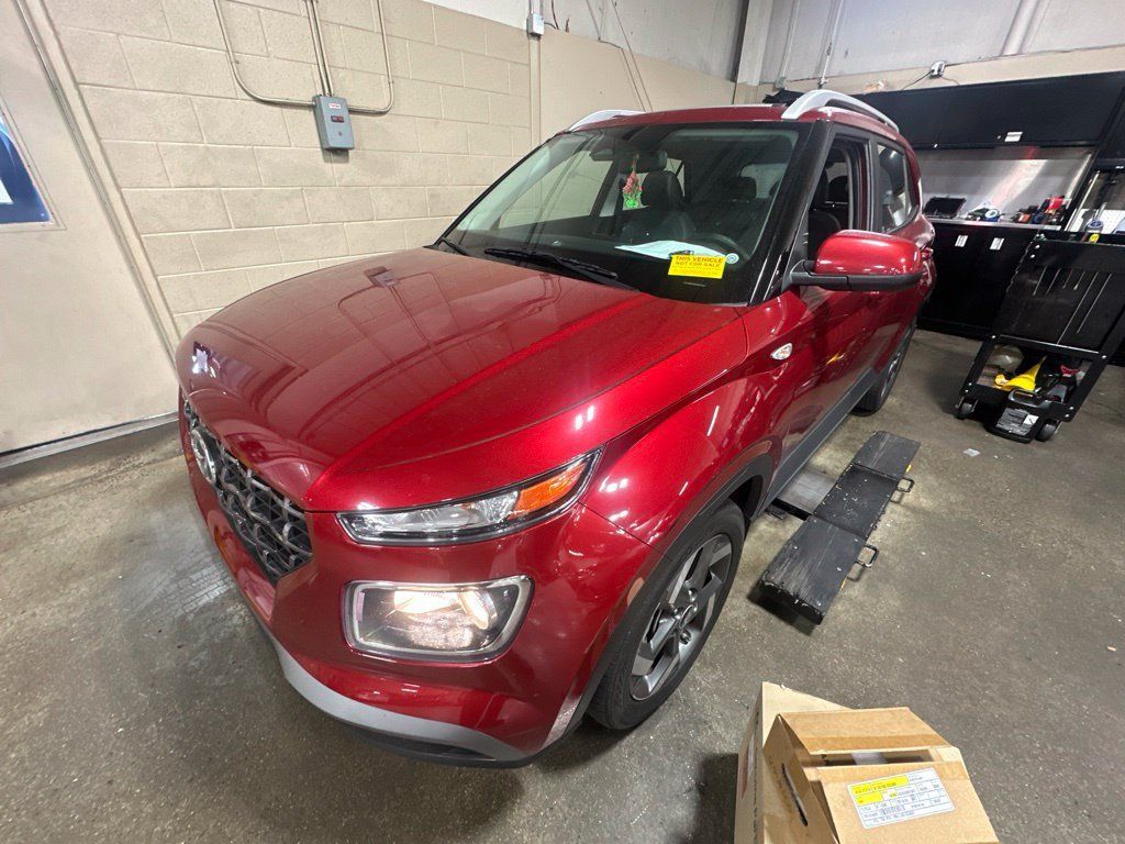 Certified 2024 Hyundai Venue SEL FWD image 2