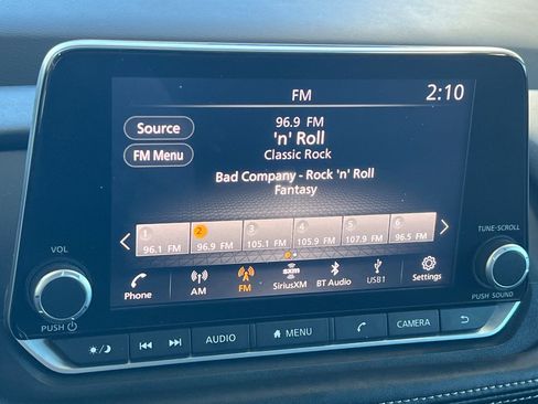 Used 2024 Nissan Rogue SV w/ SV Premium Package image 15