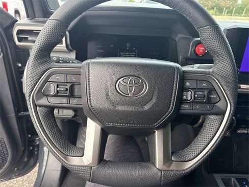 Used 2025 Toyota Tacoma TRD Off-Road image 29